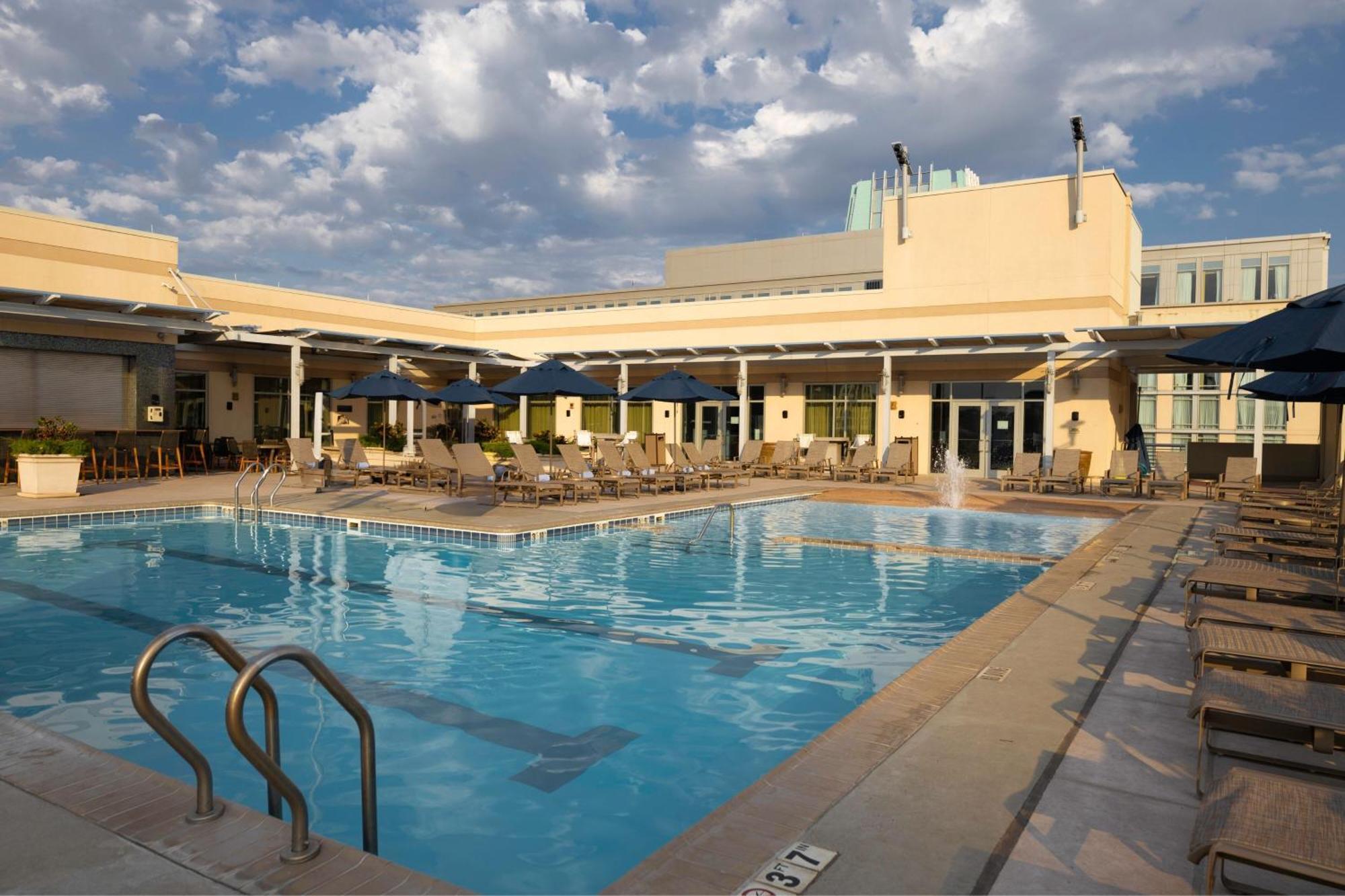Renaissance Montgomery Hotel & Spa At The Convention Center Екстериор снимка