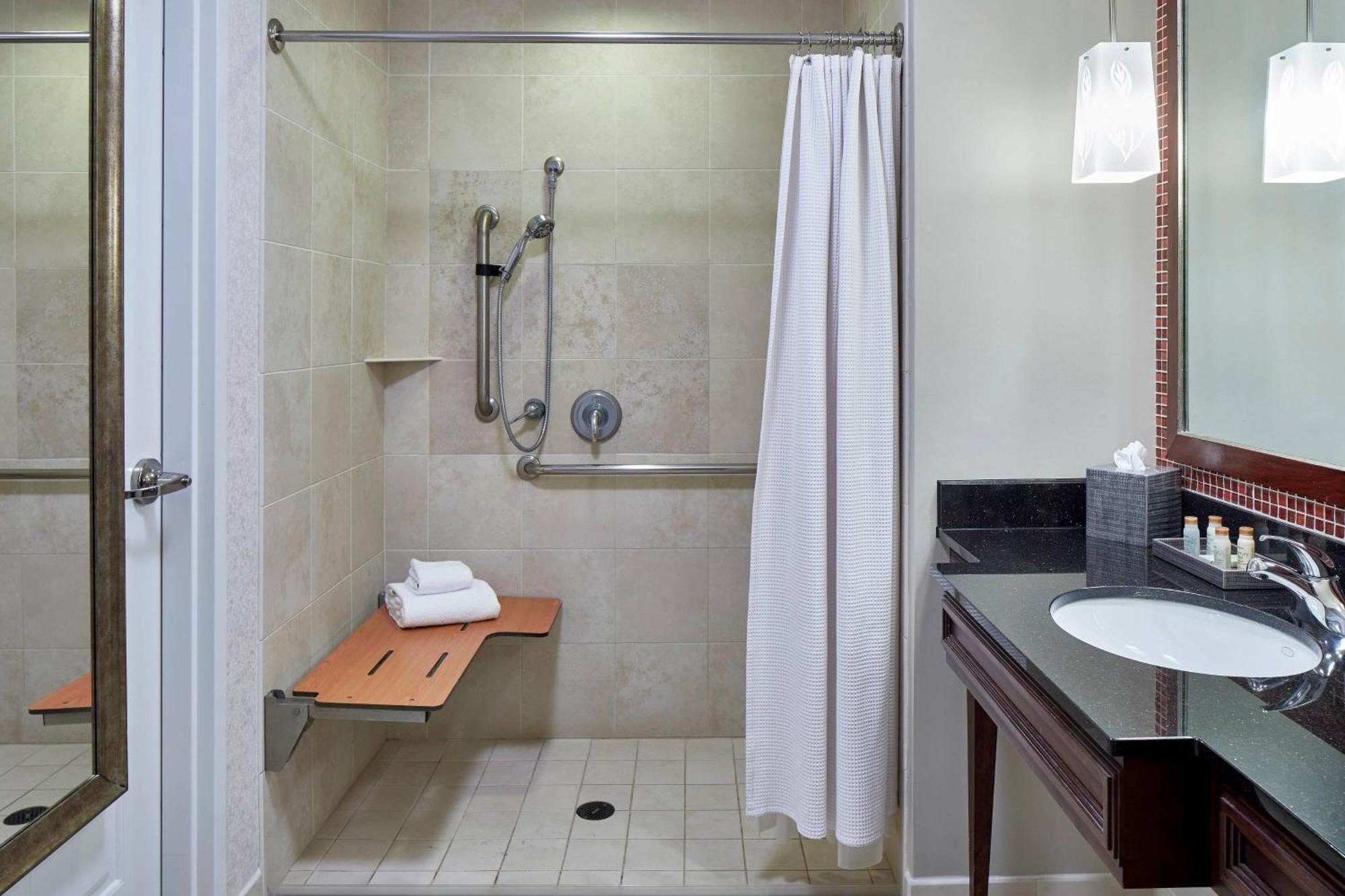 Renaissance Montgomery Hotel & Spa At The Convention Center Екстериор снимка