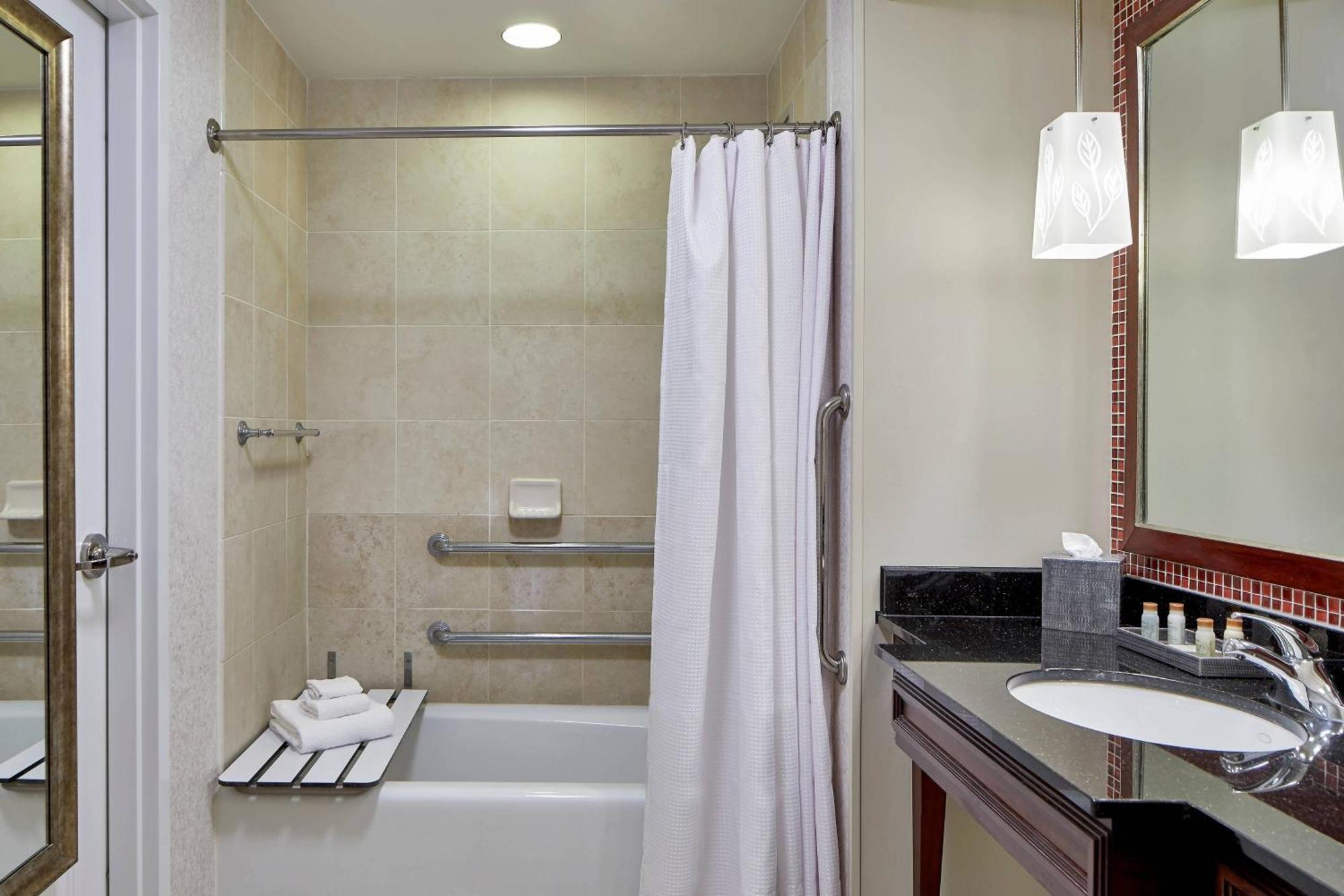 Renaissance Montgomery Hotel & Spa At The Convention Center Екстериор снимка