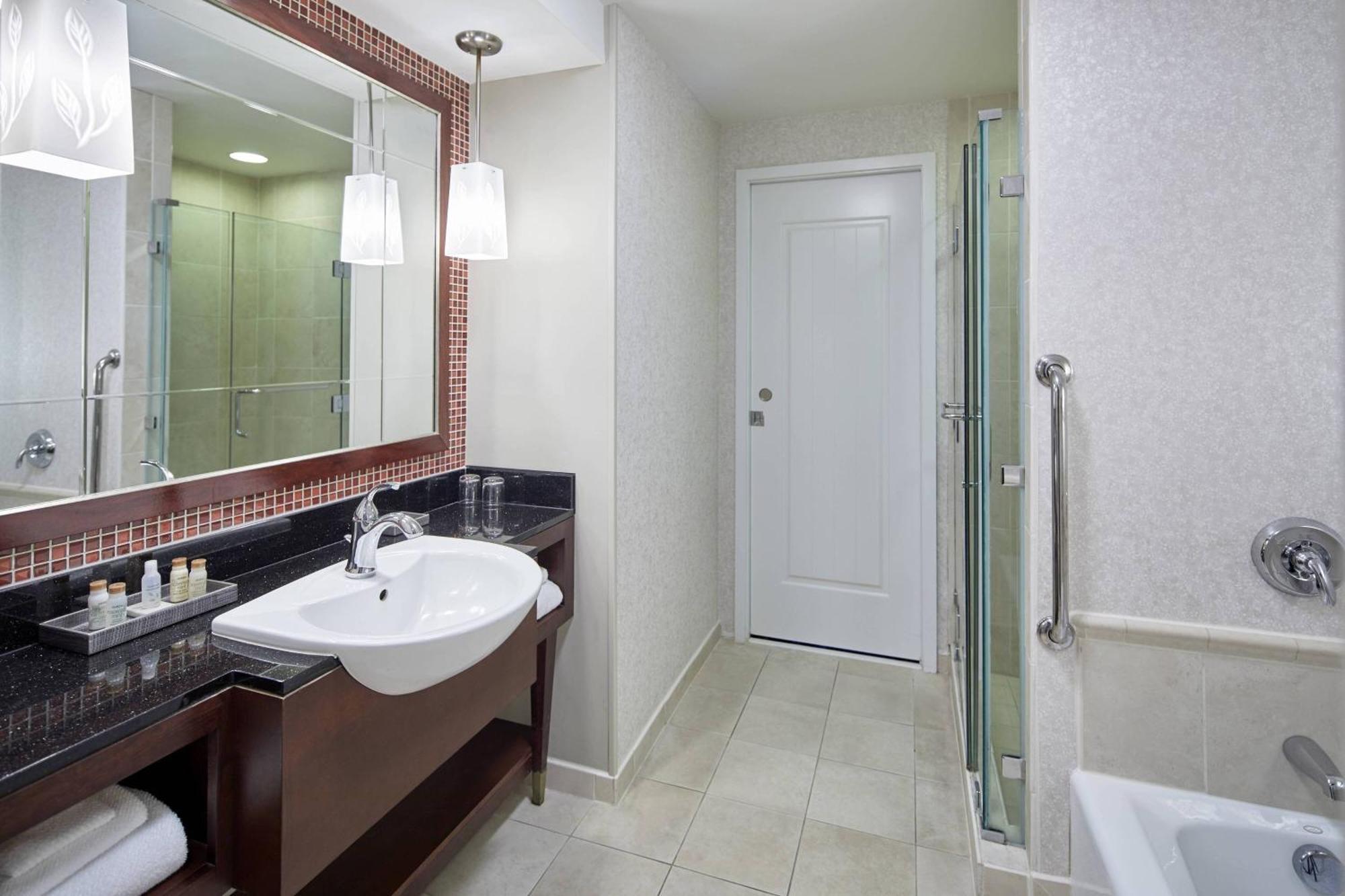 Renaissance Montgomery Hotel & Spa At The Convention Center Екстериор снимка