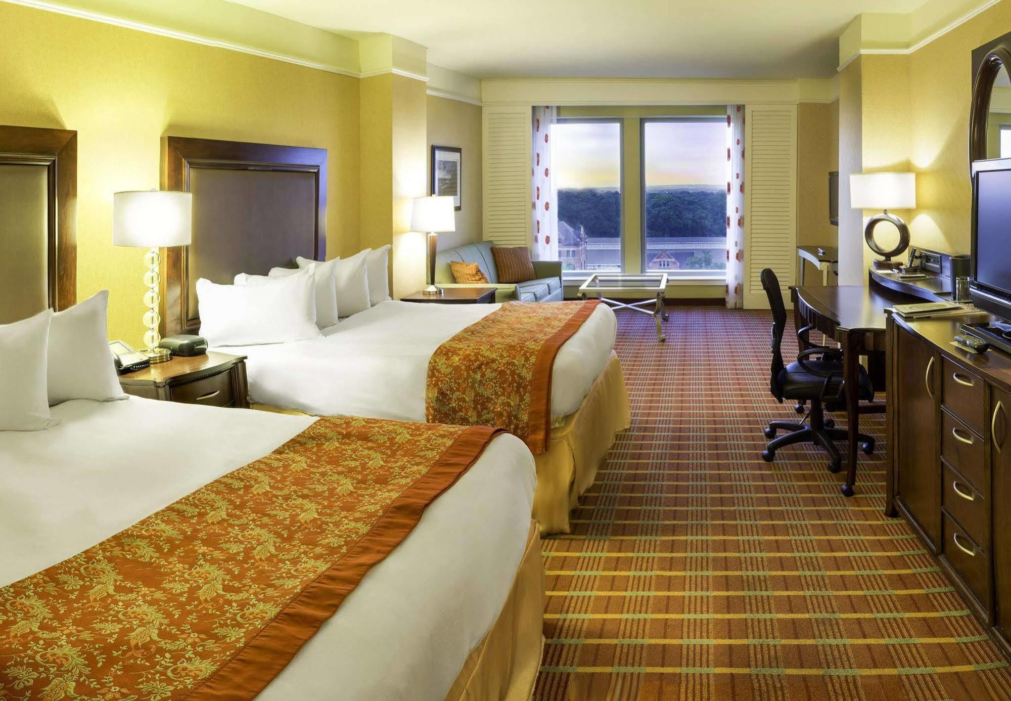 Renaissance Montgomery Hotel & Spa At The Convention Center Екстериор снимка