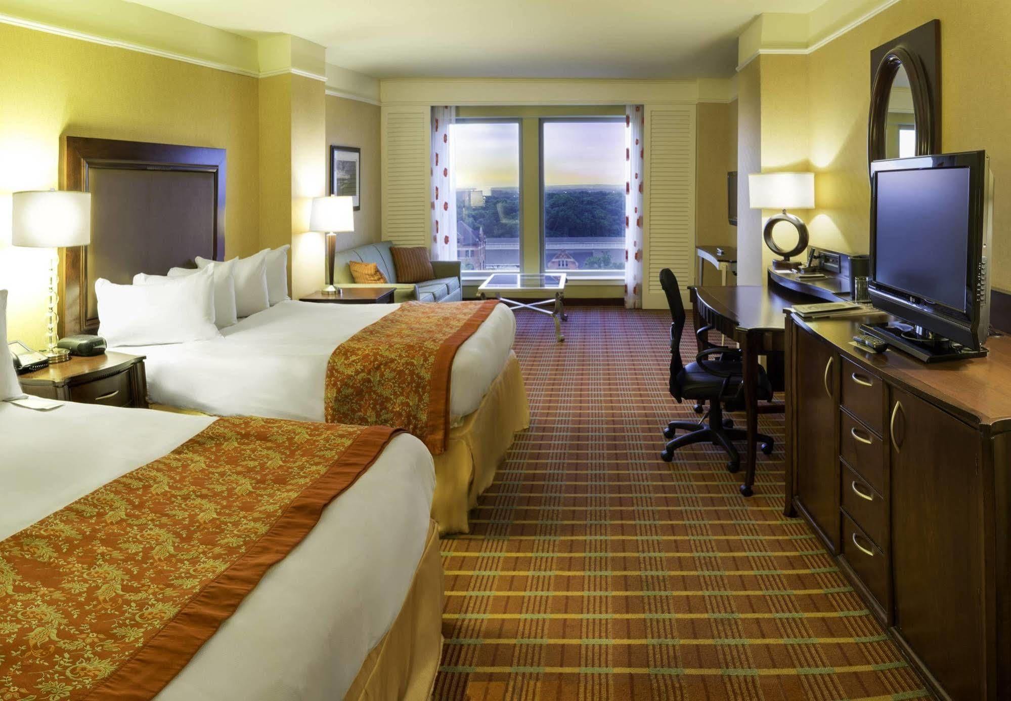 Renaissance Montgomery Hotel & Spa At The Convention Center Екстериор снимка