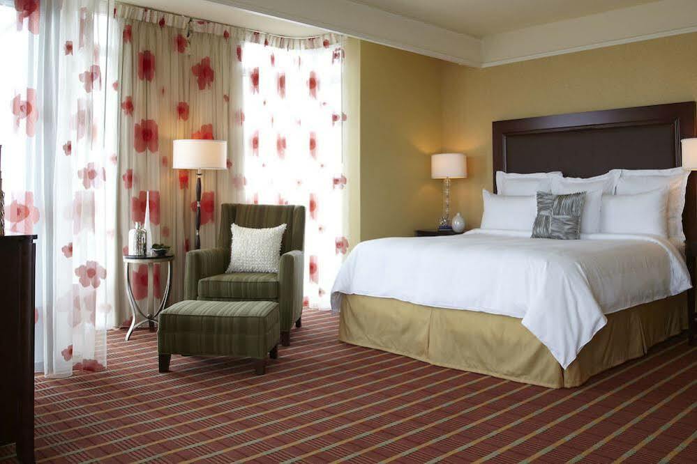 Renaissance Montgomery Hotel & Spa At The Convention Center Екстериор снимка